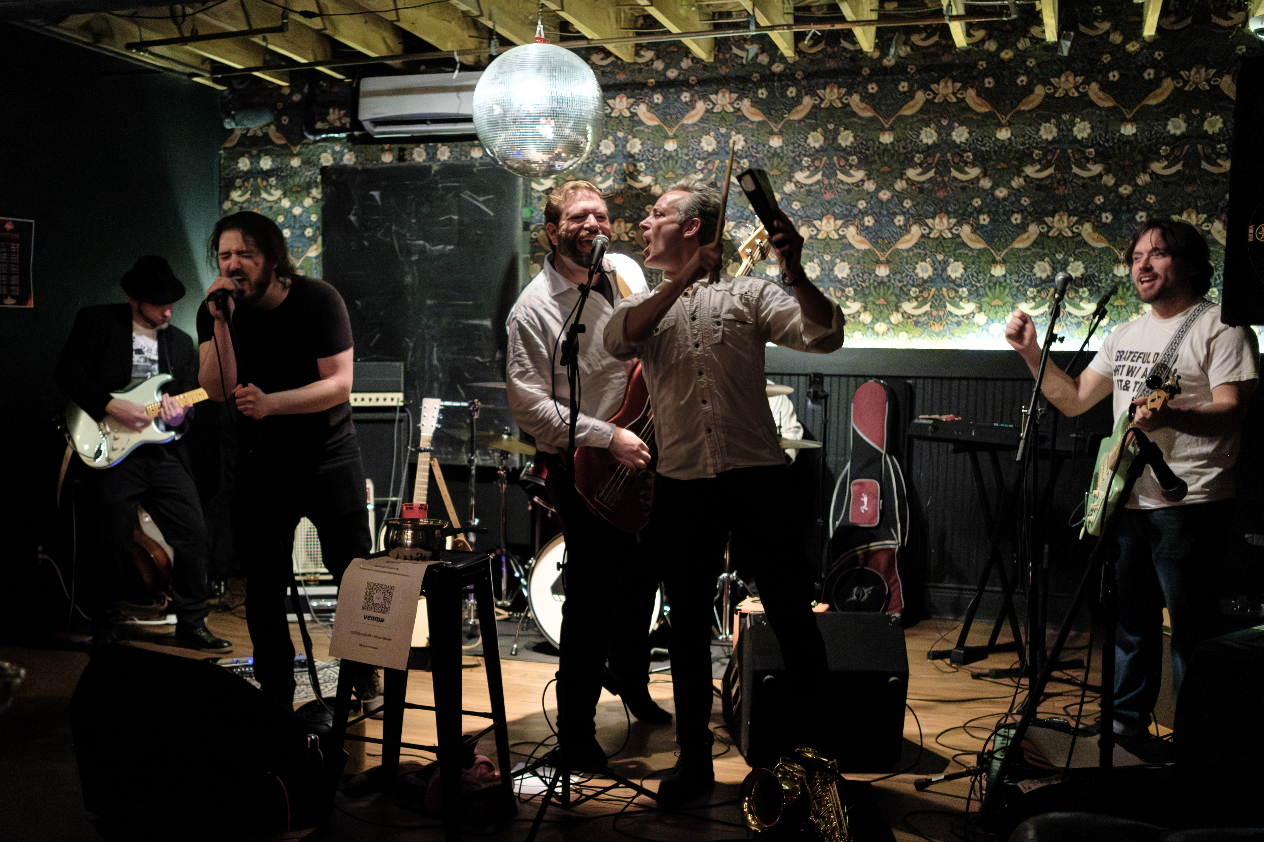 Band on stage, crowd interaction, big smiles